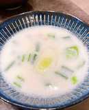 葉玉ねぎとベーコンの中華風クリームスープ