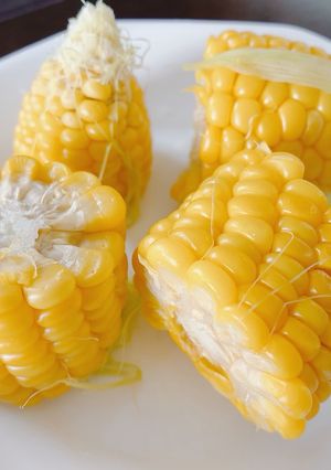 皮とひげが剥ける!レンジ5分とうもろこし-レシピのメイン写真
