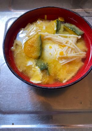 かぼちゃ、えのき、落とし卵の味噌汁-レシピのメイン写真
