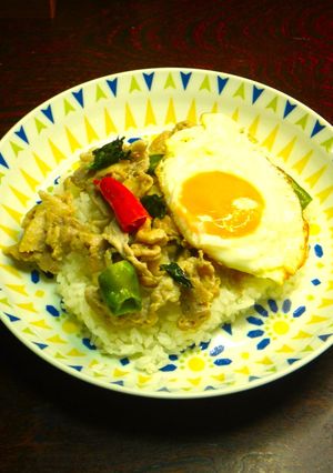 ガパオライス・炒め物と目玉焼き載せご飯・かんたん-レシピのメイン写真
