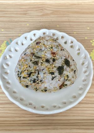 のりたまと韓国海苔ふりかけのおにぎり-レシピのメイン写真