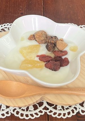 ドライフルーツと蜂蜜でヨーグルトを-レシピのメイン写真