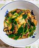 簡単ランチ！湯葉きのこ法蓮草餡掛けうどん
