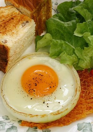 新たまねぎの羽根チーズ目玉焼き-レシピのメイン写真