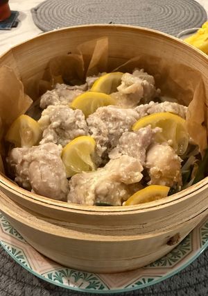 レモンを乗せて!塩麹鶏の蒸籠蒸し-レシピのメイン写真