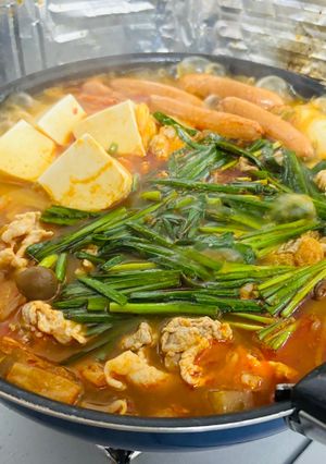 お店の味！激うま手作りキムチ鍋-レシピのメイン写真