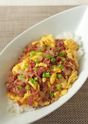 コンビーフ&卵丼-レシピのメイン写真