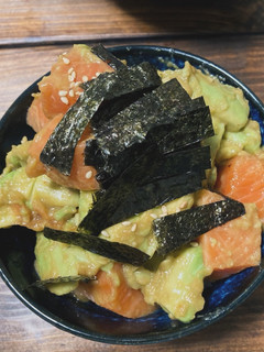 楽ちん簡単"サーモンとアボガドの和え丼"-レシピのメイン写真