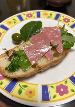 ビアソーセージサラダトースト-レシピのメイン写真