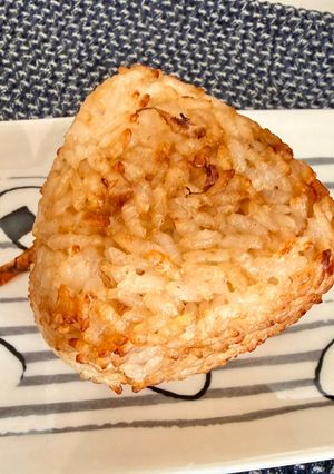子供大好き♡おかか香る♪バター醤油焼きおにぎり-レシピのメイン写真