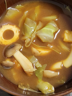 キャベツとシメジと竹輪のお味噌汁-レシピのメイン写真