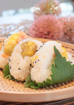 栗と秋鮭のおむすび-レシピのメイン写真