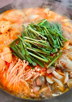 辛さ自在！もやしで作る超簡単豚キムチ鍋-レシピのメイン写真
