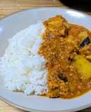 作った日がおいしいインドカレー