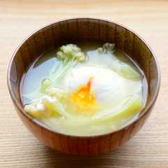 รูปของ カリフラワーと卵の味噌汁