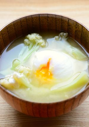 カリフラワーと卵の味噌汁-レシピのメイン写真