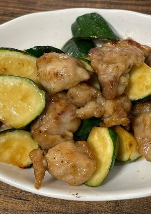 鶏もも肉とズッキーニのオイスター炒め-レシピのメイン写真