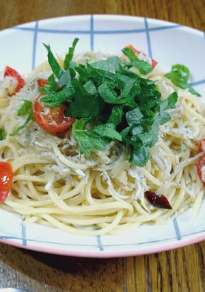 しらすとトマトと玉ねぎ大葉ペペロンチーノ-レシピのメイン写真