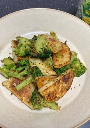 冷凍ブロッコリーとジャガイモ炒め-レシピのメイン写真