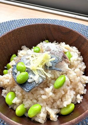 【簡単夕食】冷凍骨抜きサバの炊込みごはん-レシピのメイン写真