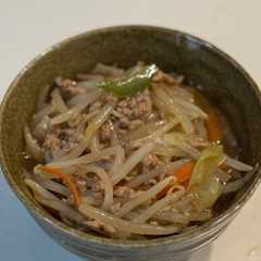 รูปของ 一人前150円★もやしと挽肉の中華丼