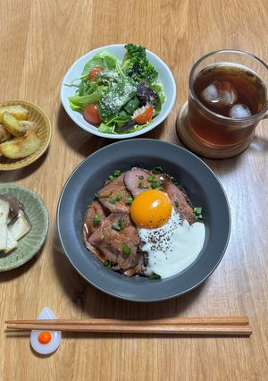 ヨーグルトソースのローストビーフ丼-レシピのメイン写真