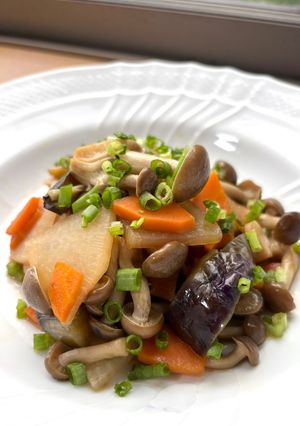 【簡単副菜】白だしできのこと茄子と大根の炒め煮-レシピのメイン写真