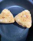 残りご飯で鰹節香る焼きおにぎり