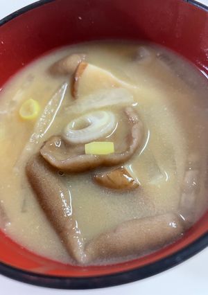 落葉きのこと大根の味噌汁-レシピのメイン写真