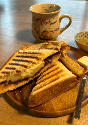大満足♡あんこ餅とクリチのホットサンド-レシピのメイン写真