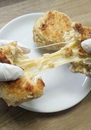 チーズ入りツナマヨ焼きおにぎり-レシピのメイン写真