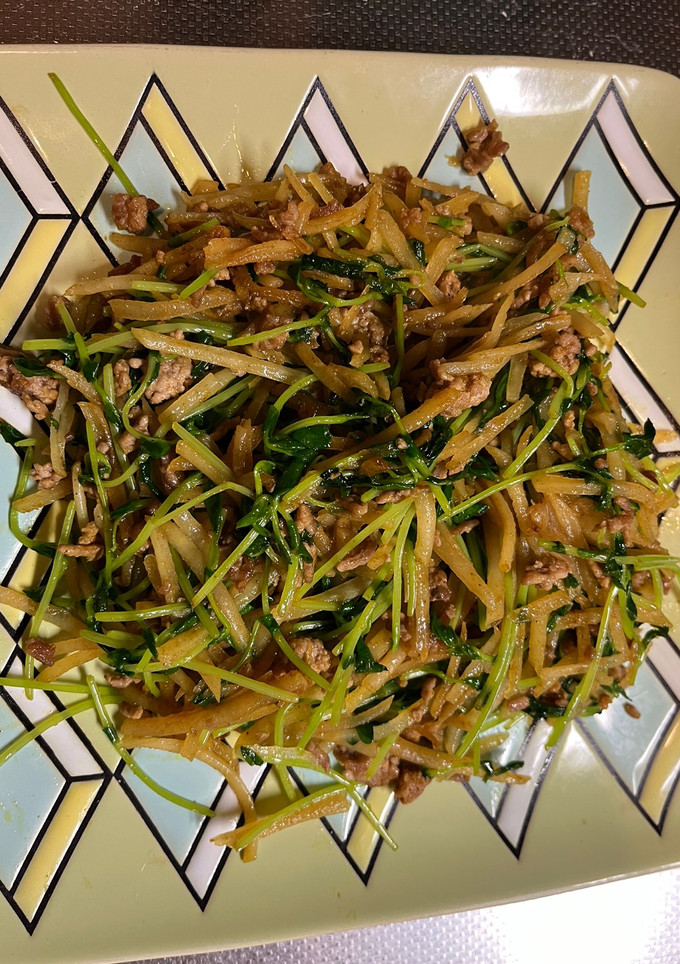 我家定番⭐︎ジャガイモと豆苗のカレー炒め-レシピのメイン写真