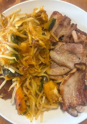 豚バラ焼肉とカボチャモヤシ甘辛炒め-レシピのメイン写真