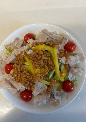 冷しゃぶサラダに。納豆ドレッシング-レシピのメイン写真