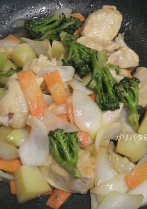 鶏肉と野菜のガリバタ炒め-レシピのメイン写真