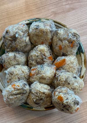 【冷凍保存】鶏肉ときのこの混ぜおにぎり-レシピのメイン写真