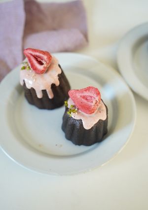 いちごとごまのカヌレ-レシピのメイン写真