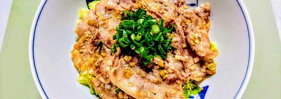 簡単ランチ！春キャベツ豚バラの塩だれ豚丼
