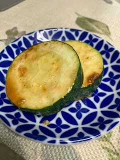 簡単！焼きズッキーニ ガーリック風味 by 幸せまちこ 【クックパッド