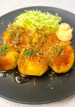 タコ無♪チーズ入♪じゃがいものたこ焼き風-レシピのメイン写真