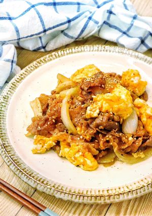 ご飯がすすむ『牛たまと玉ねぎの焼肉炒め』-レシピのメイン写真