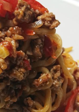 中華麺で生パスタ！豚ひき肉と赤パプリカ-レシピのメイン写真