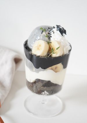 黒ごまアイスのグラスパフェ-レシピのメイン写真