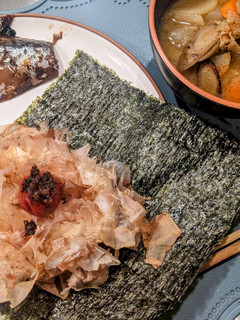 たっぷり鰹節と梅のおにぎり-レシピのメイン写真