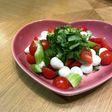 トマトとチーズの花椒香るサラダ