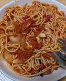 旨味が爆発！トマトとニンニクのパスタ