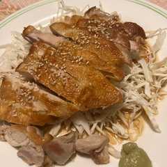 รูปของ チキンソテー　シミしみキャベツ添え