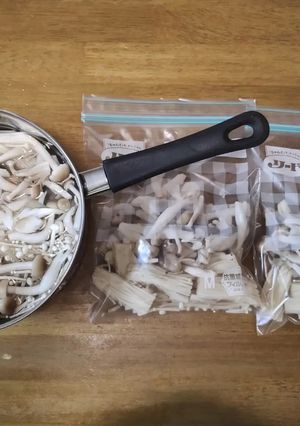 梨湖の簡単！味噌汁用きのこ！-レシピのメイン写真
