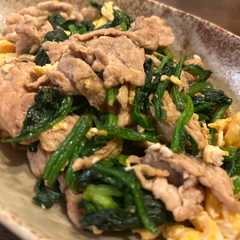 รูปของ ほうれん草と豚肉の卵炒め