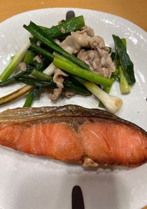 鮭とニンニクの葉の豚炒め-レシピのメイン写真